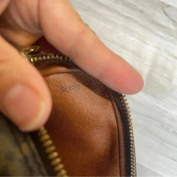 Louis Vuitton Danube PM Vintage LV Monogram Crossbody Purse - Picture 15 of 17
